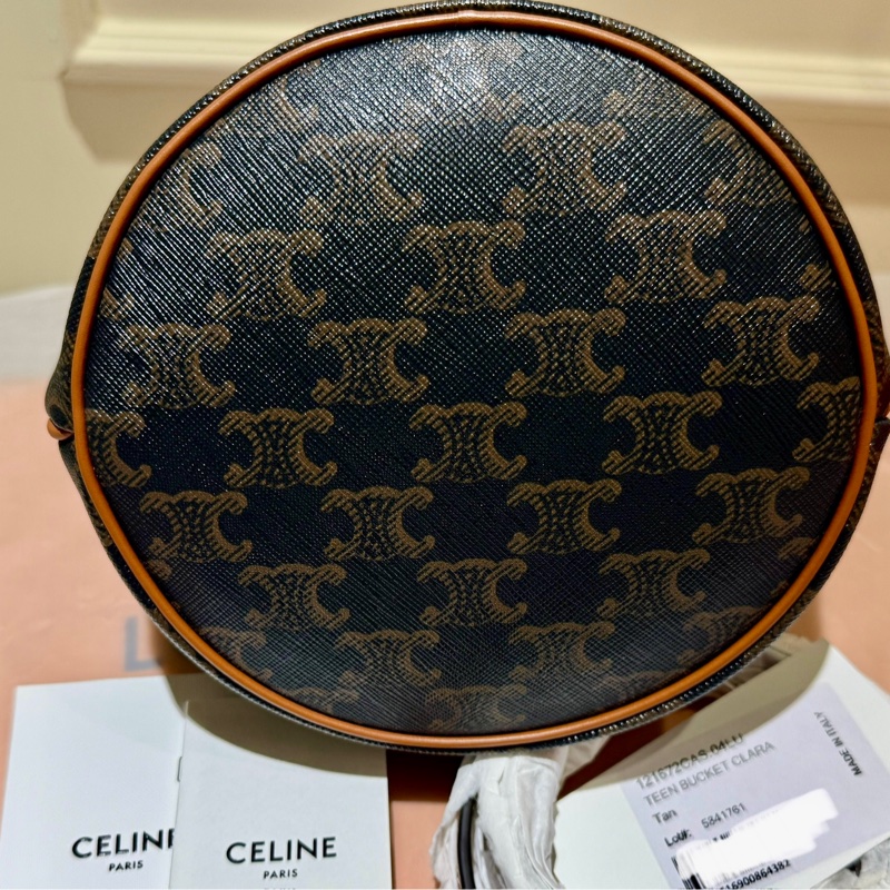 Celine 新款Clara 老花抽繩水桶包小號 全新正品 #celine水桶包 #黃褐色 #現貨在台 #超難搶尺寸-7