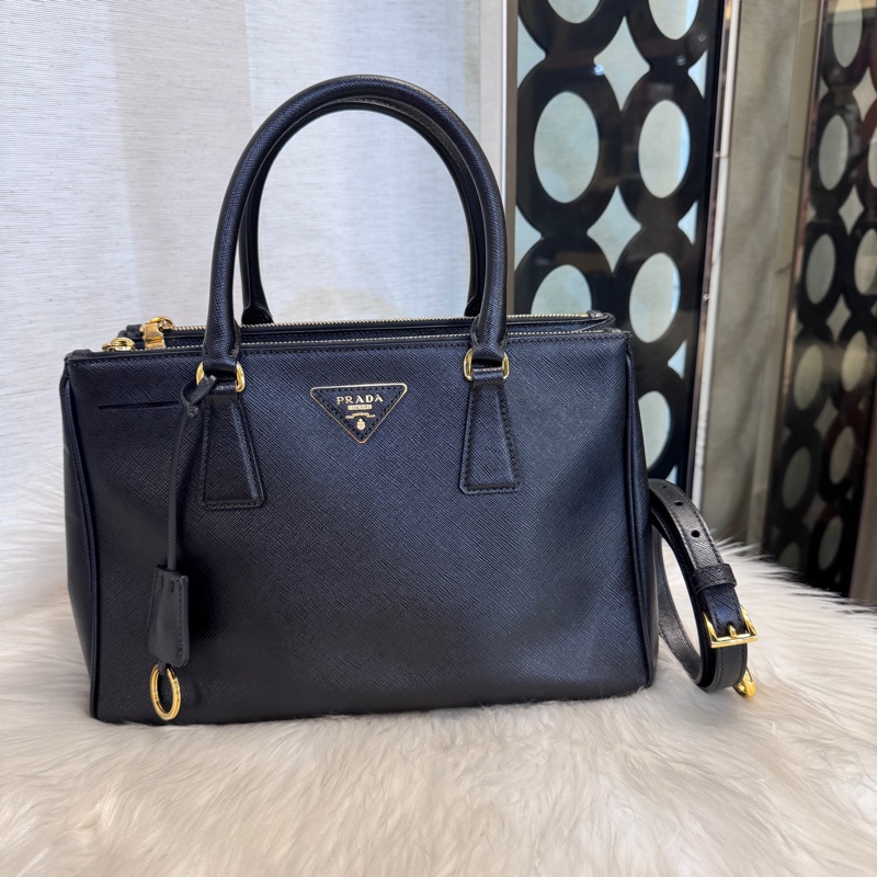 Prada 黑防刮皮殺手包-0