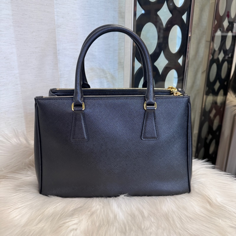 Prada 黑防刮皮殺手包-1