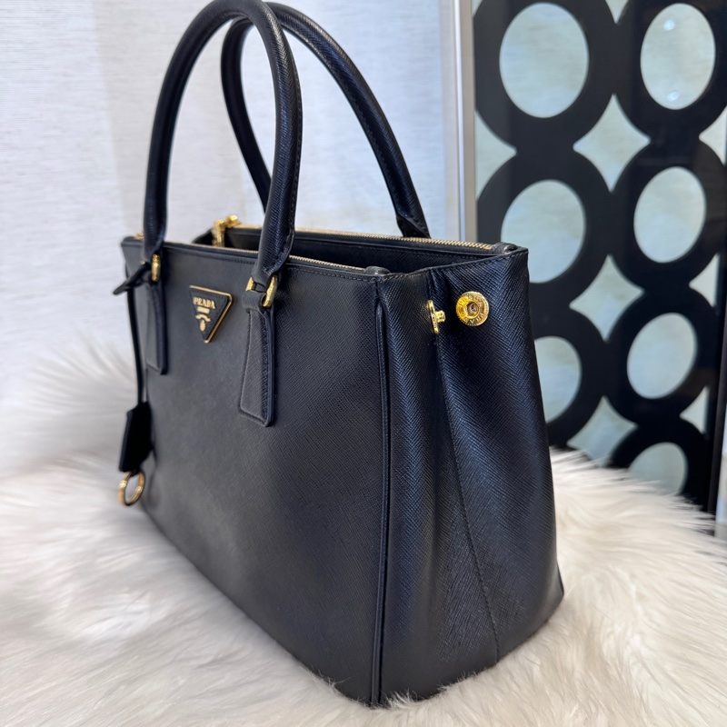 Prada 黑防刮皮殺手包-3
