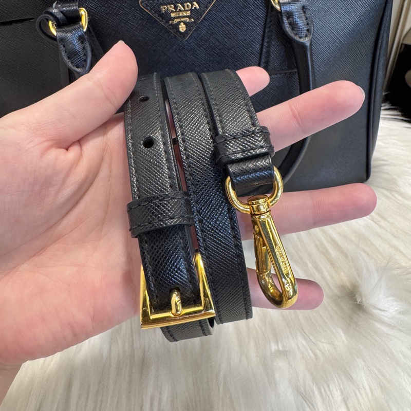 Prada 黑防刮皮殺手包-15