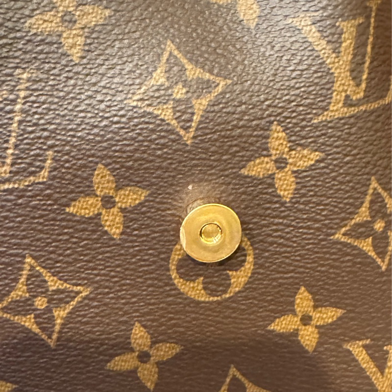 LV花紋拼黑皮革後背包-35