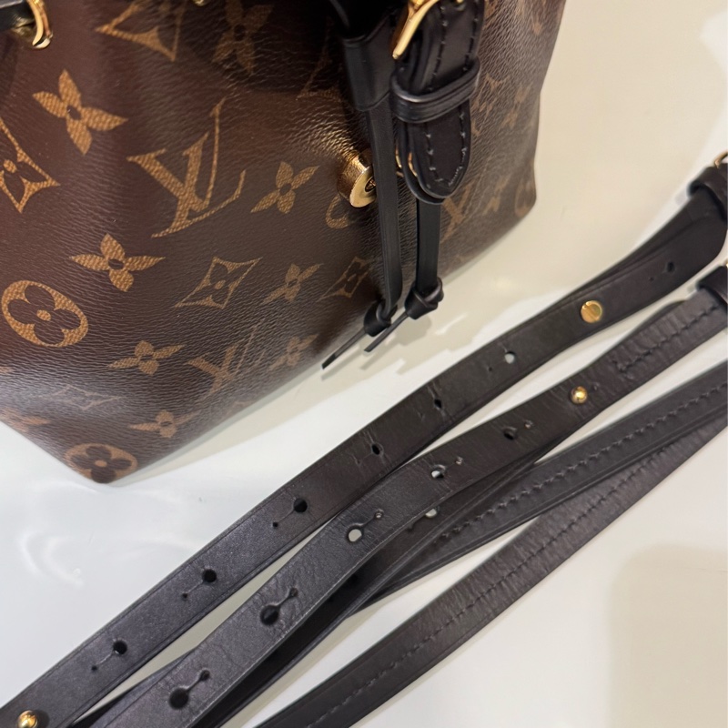 LV花紋拼黑皮革後背包-36