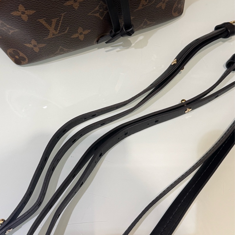 LV花紋拼黑皮革後背包-37