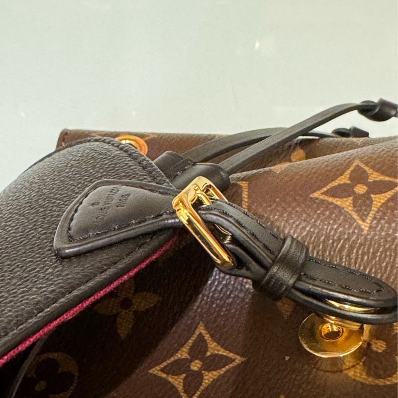 LV花紋拼黑皮革後背包-42