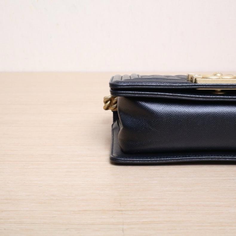 CHANEL(香奈兒) Leboy 小號 20.5cm 黑色 荔枝 晶片開 金扣 菱格紋-6