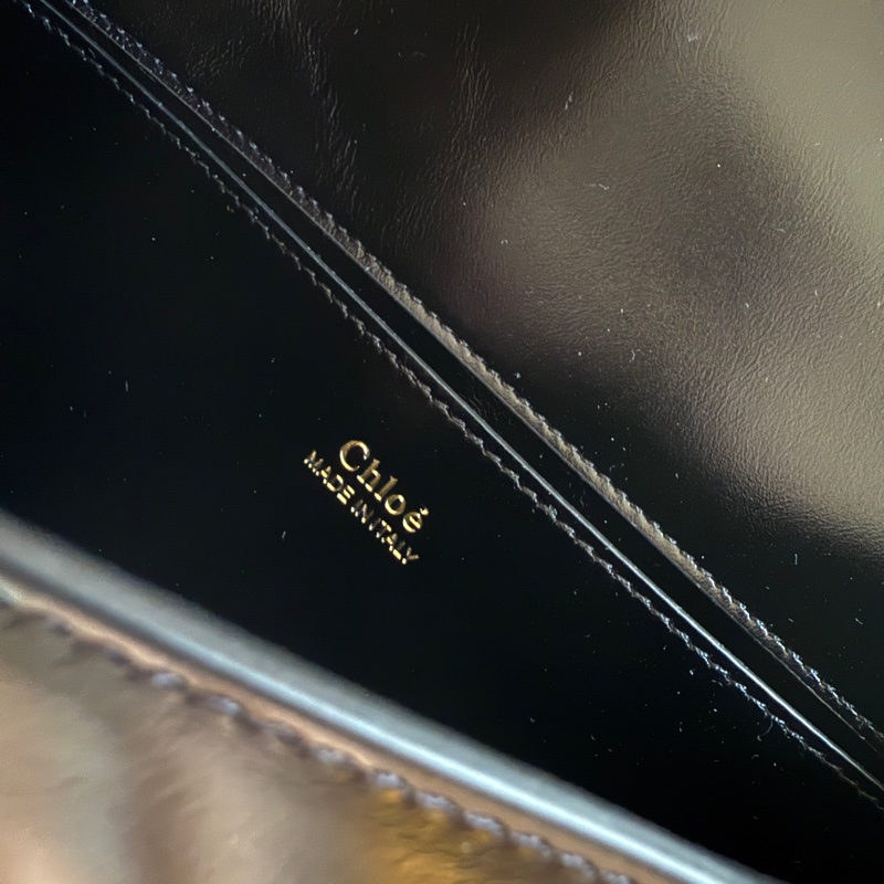 全新未使用 Chloe 金幣釦牛皮收納包 信封包-5
