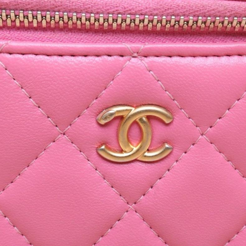 CHANEL(香奈兒) 21B 方盒子化妝包 無鏡子 10cm 粉色 29開 金扣 金球調節扣肩帶-7