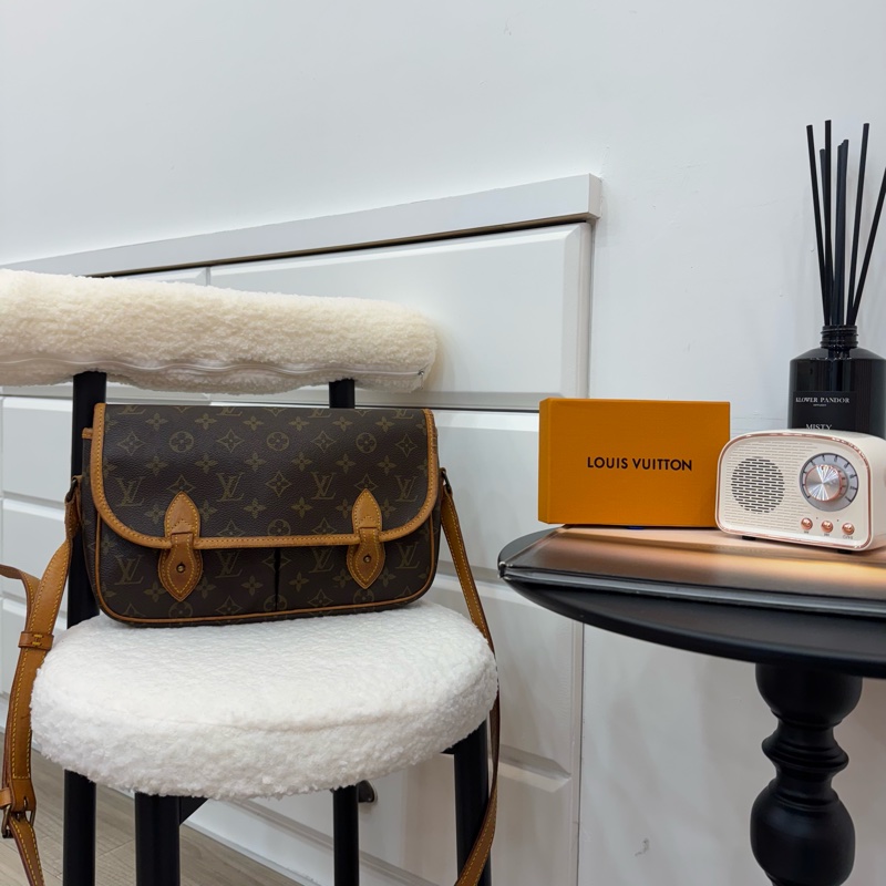 (出清特惠)Louis Vuitton Saumur 老花馬鞍包-1