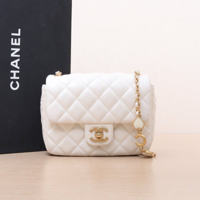 CHANEL(香奈兒) 白色 晶片開 金扣 22K 琺瑯愛心CoCo鏈條 皮穿鏈 口蓋包-1