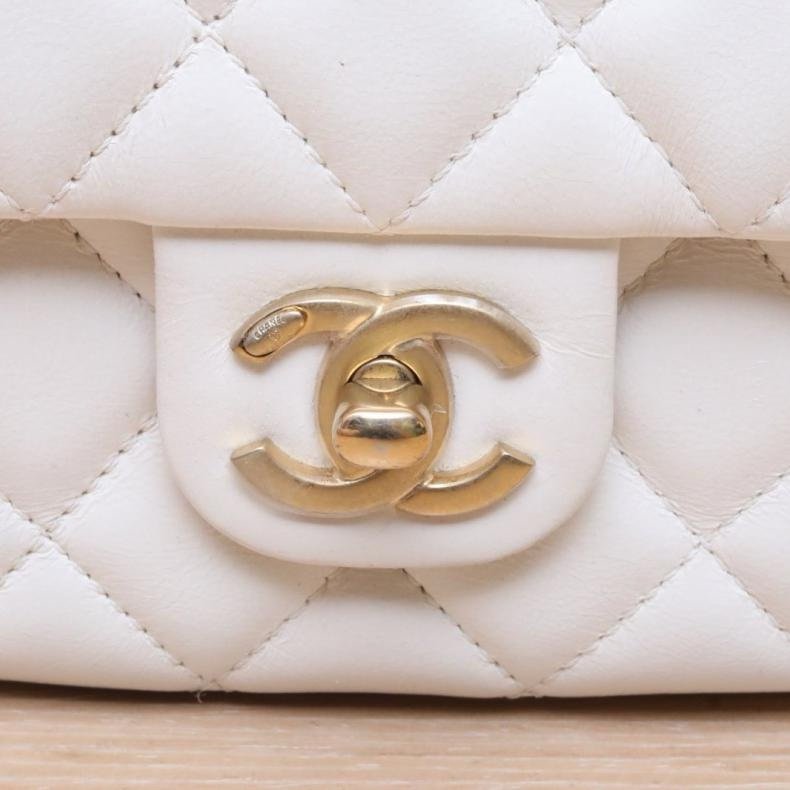 CHANEL(香奈兒) 白色 晶片開 金扣 22K 琺瑯愛心CoCo鏈條 皮穿鏈 口蓋包-7