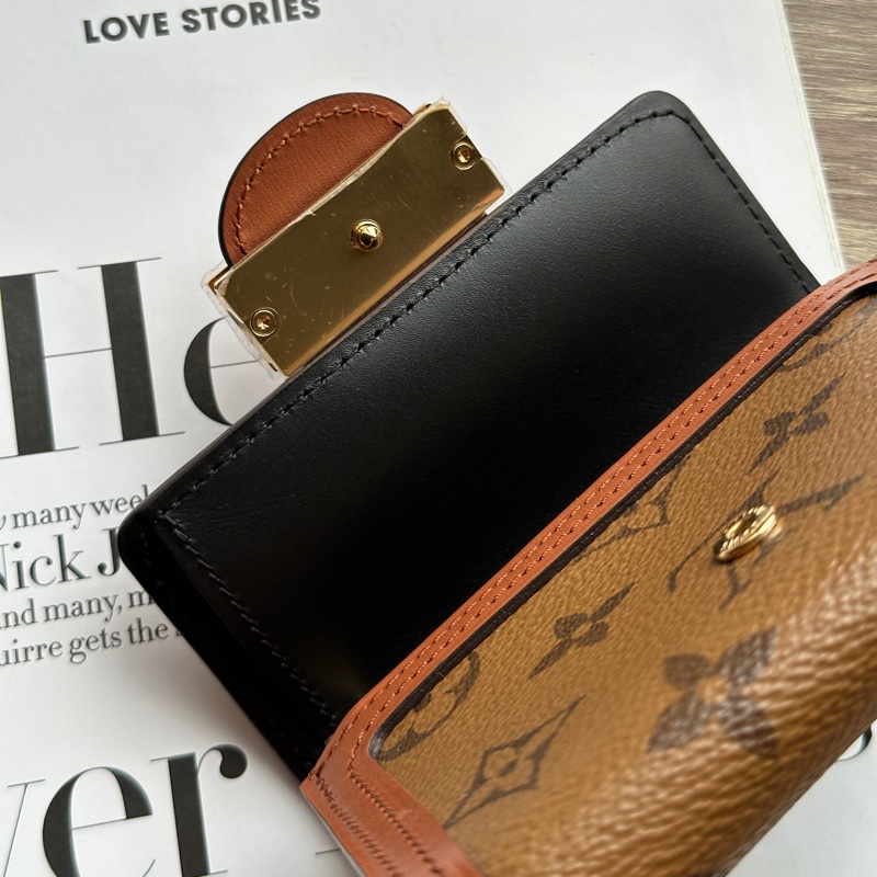 ‎˗ˏˋ 時髦收割機 º· 𓈒꙳ ‎˖ Louis Vuitton M68725 閒置未使用 全膠膜未撕 Dauphine 三折短夾-5