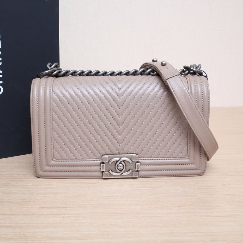 CHANEL(香奈兒) Leboy 中號 卡其色 19開 鎢鋼扣-1