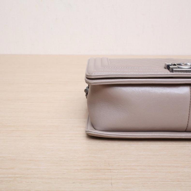 CHANEL(香奈兒) Leboy 中號 卡其色 19開 鎢鋼扣-6