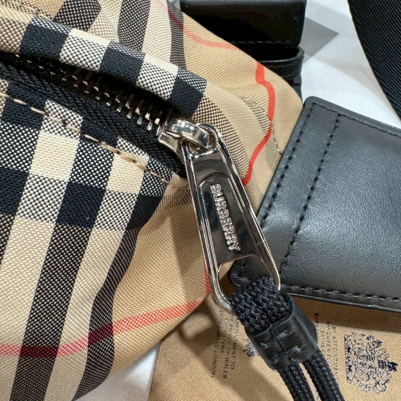 BURBERRY 胸口包/腰包 經典格紋 9成新-11