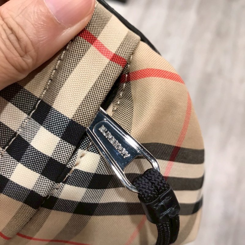 BURBERRY 胸口包/腰包 經典格紋 9成新-13
