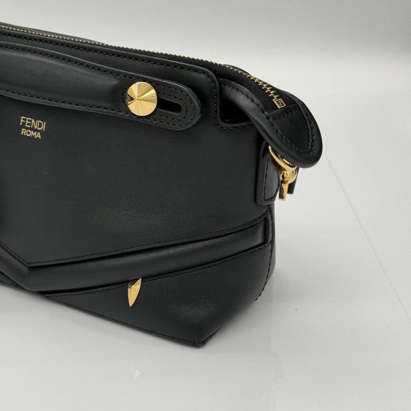 (絕版稀有品♥️包況超好) FENDI 黑色 牛皮 小怪獸系列 黃眼睛 老佛爺 手提包 斜背包 單肩包-8