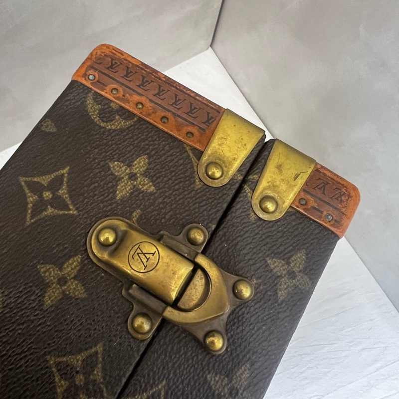 Lv 老花古董硬箱-26