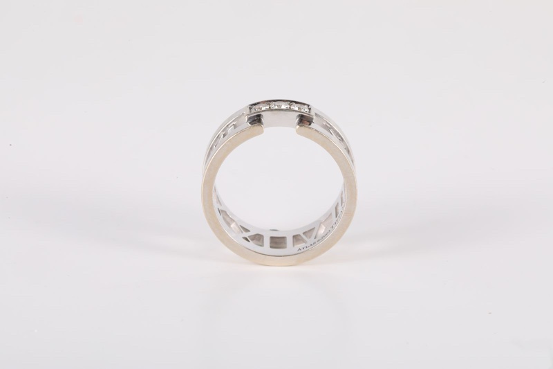 TIFFANY&CO(蒂芙尼) 18K白金 鑽石 白金 Atlas 鏤空羅馬數字 三鑽 戒指 18K-2