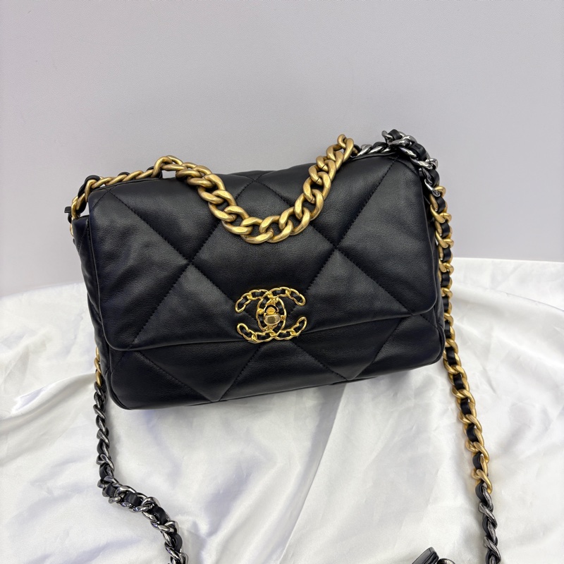 Chanel 19黑羊皮金釦26公分-0