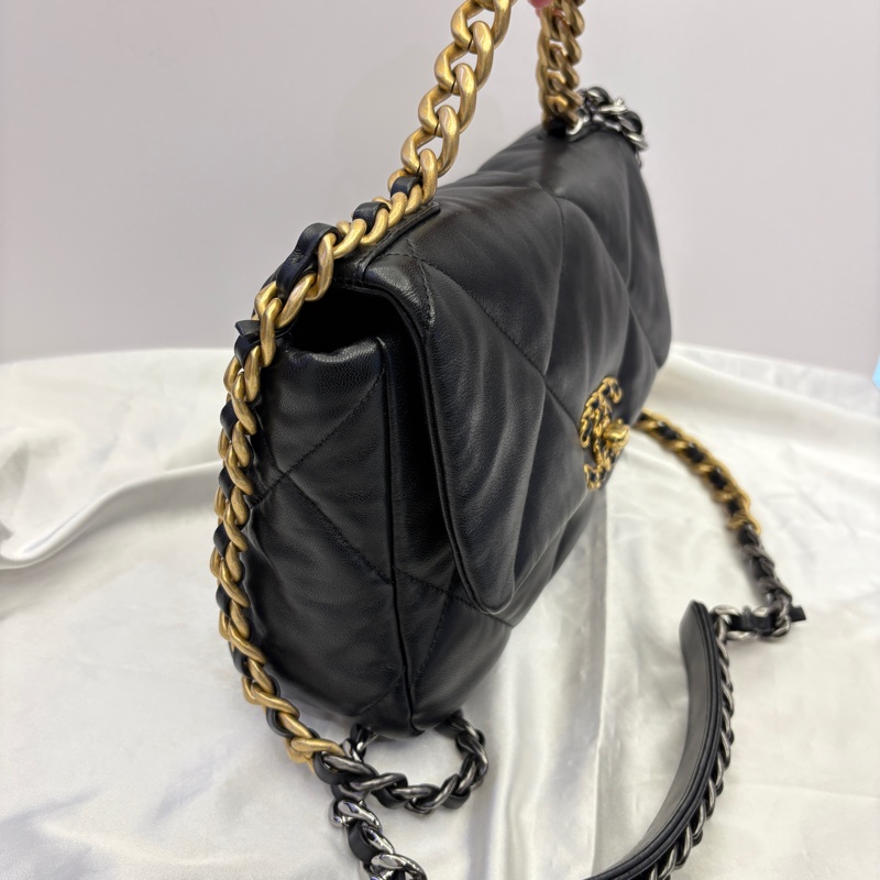 Chanel 19黑羊皮金釦26公分-1
