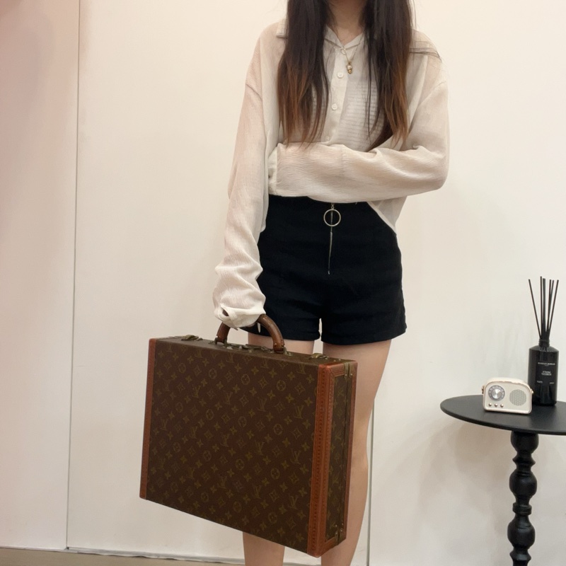 LV 經典老花旅行箱-11