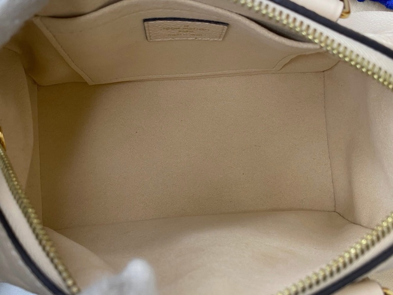 LV M58954 奶白色壓紋波士頓包-12