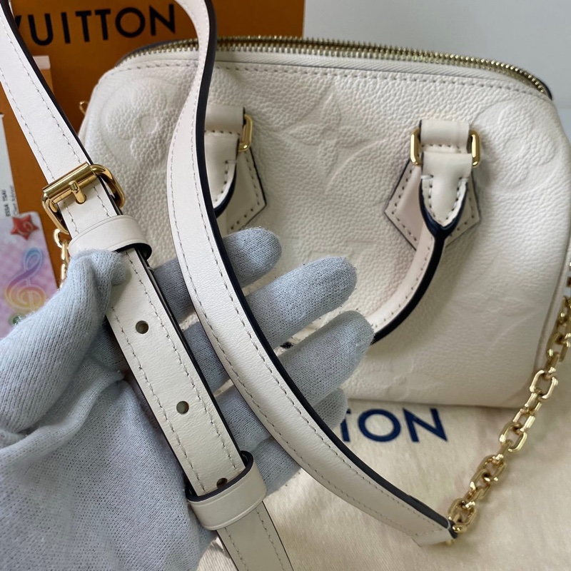 LV M58954 奶白色壓紋波士頓包-15