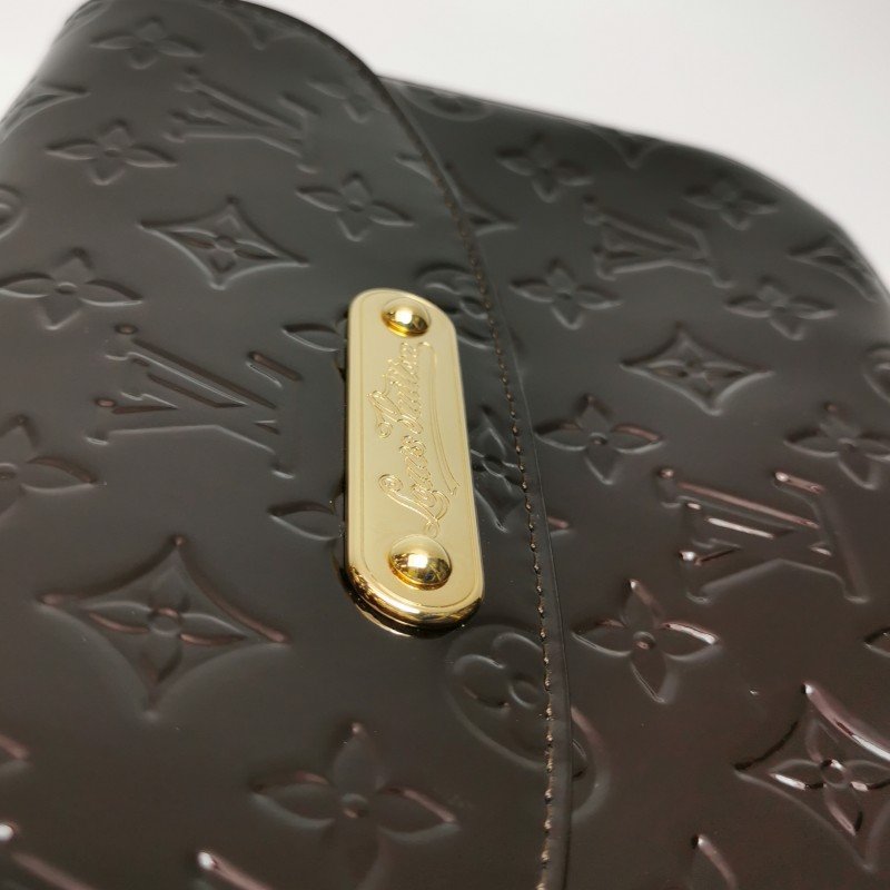 Louis Vuitton(LV) 植鞣革漆皮 Monogram 壓紋字母Logo標誌 單肩包-6