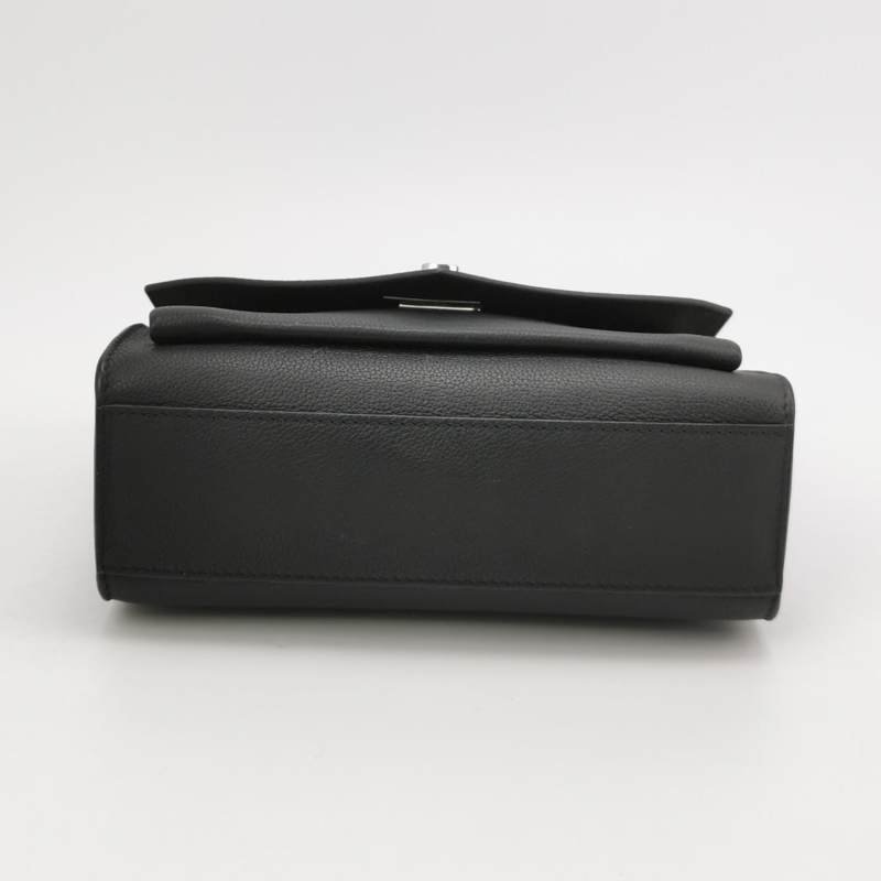 Louis Vuitton (LV) LockmeBB 牛皮純色 LV 轉鎖 單肩包-3