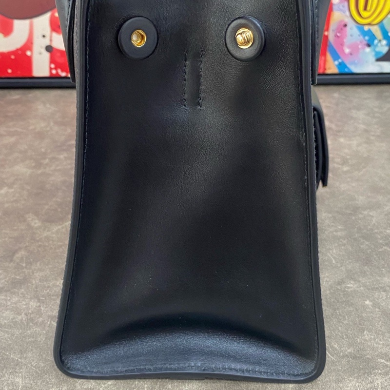 Prada Monochrome系列黑色單肩包 尺寸約長26寬13高18 附件：身份卡-11
