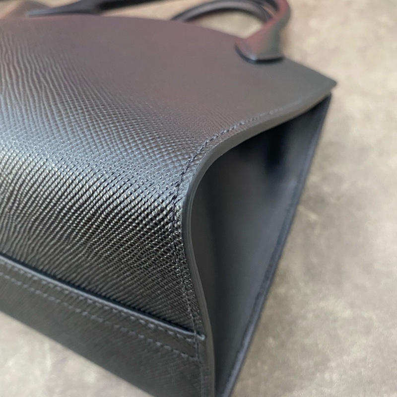 Prada Monochrome系列黑色單肩包 尺寸約長26寬13高18 附件：身份卡-14