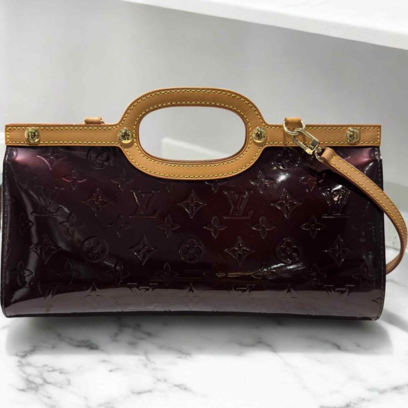 LV Monogram Vern漆亮皮壓紋內釦手提/肩背包酒紅色-0