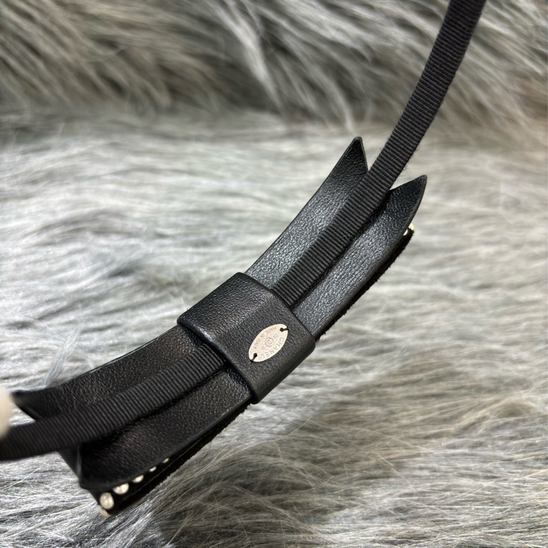 CHANEL AA9133 雙C金色LOGO 珍珠 黑色皮革蝴蝶結 髮飾髮圈髮箍-6