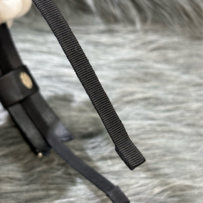 CHANEL AA9133 雙C金色LOGO 珍珠 黑色皮革蝴蝶結 髮飾髮圈髮箍-11