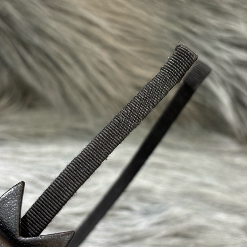 CHANEL AA9133 雙C金色LOGO 珍珠 黑色皮革蝴蝶結 髮飾髮圈髮箍-12