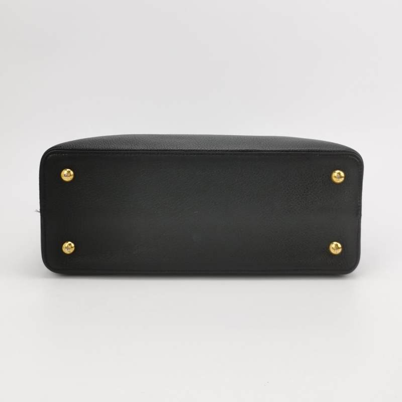 Louis Vuitton (LV) Capucines 大號 牛皮 純色金屬 LV搭扣 手提包-4