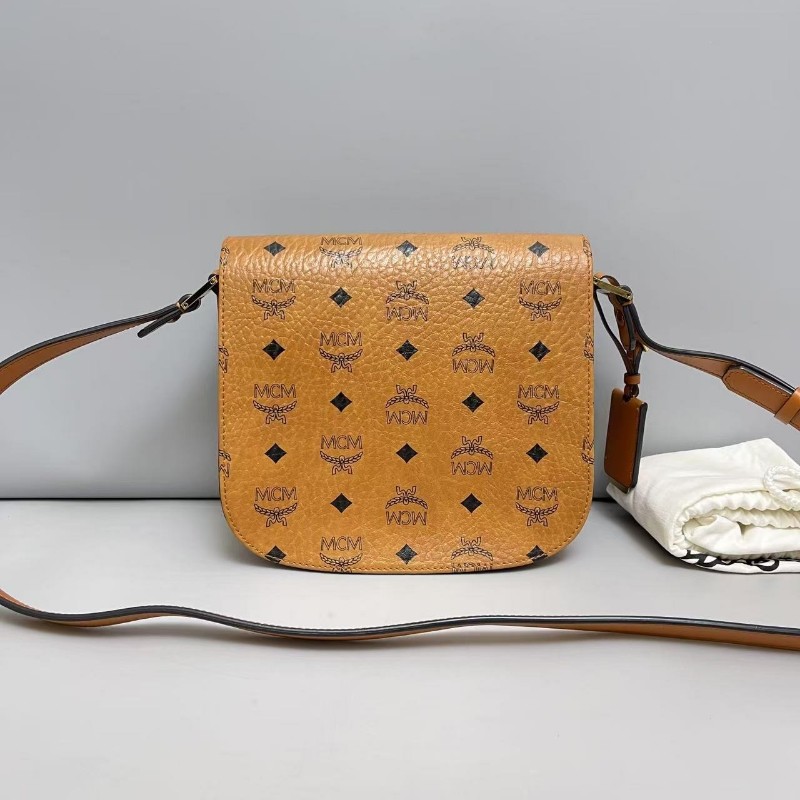 MCM 焦糖色全皮印花馬鞍包郵差包肩背包 斜背包-1