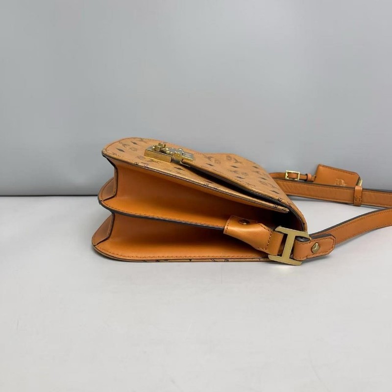 MCM 焦糖色全皮印花馬鞍包郵差包肩背包 斜背包-8