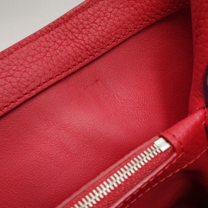 Louis Vuitton (LV) Capucines 大號牛皮 純色 金屬 LV搭扣 手提包-8