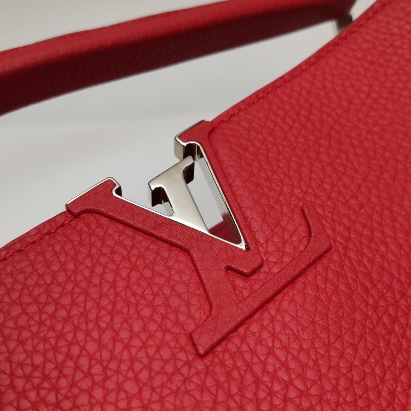 Louis Vuitton (LV) Capucines 大號牛皮 純色 金屬 LV搭扣 手提包-9