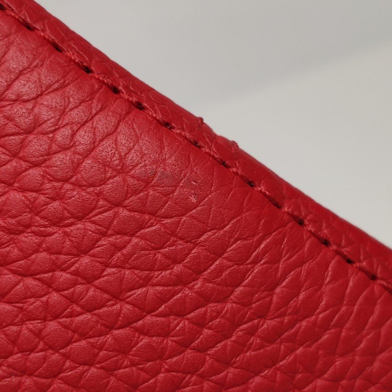 Louis Vuitton (LV) Capucines 大號牛皮 純色 金屬 LV搭扣 手提包-13
