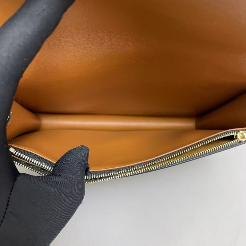Celine 老花凱旋門焦糖色信封包斜背包-8