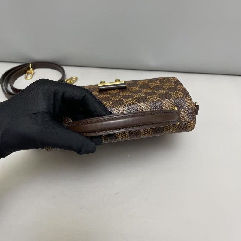 LV路易威登croisette棕棋盤流蘇郵差包斜背包-8