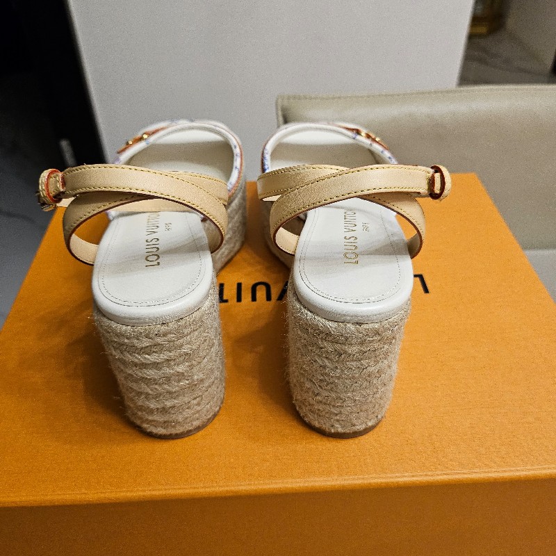 LV楔形跟涼鞋-3