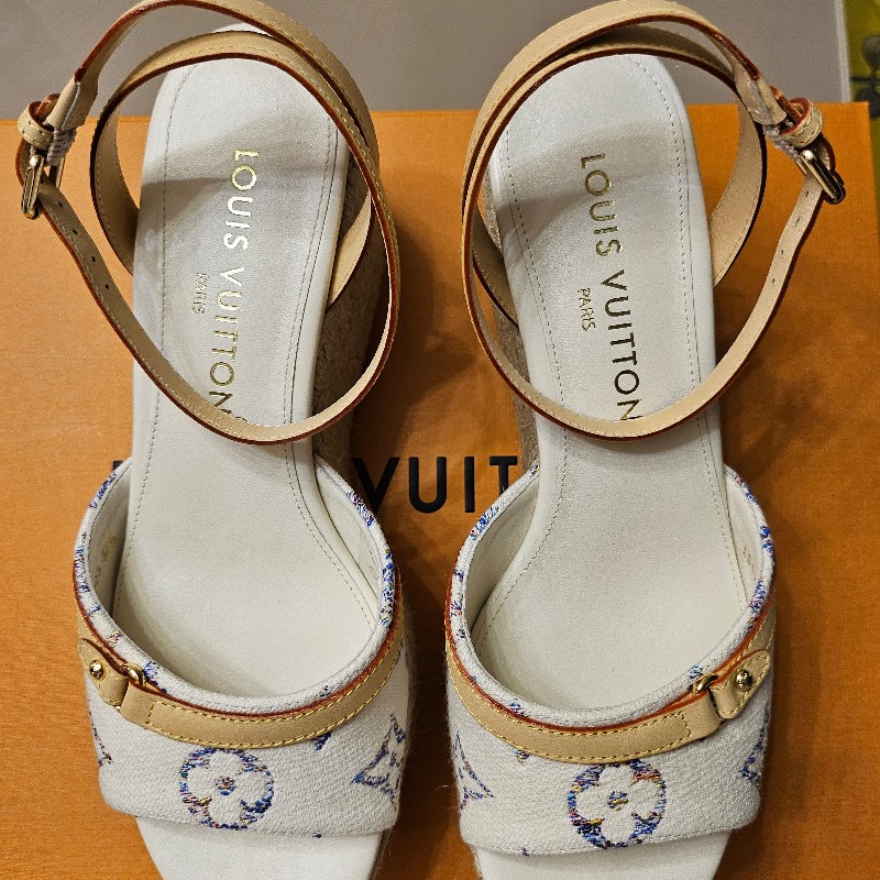LV楔形跟涼鞋-6