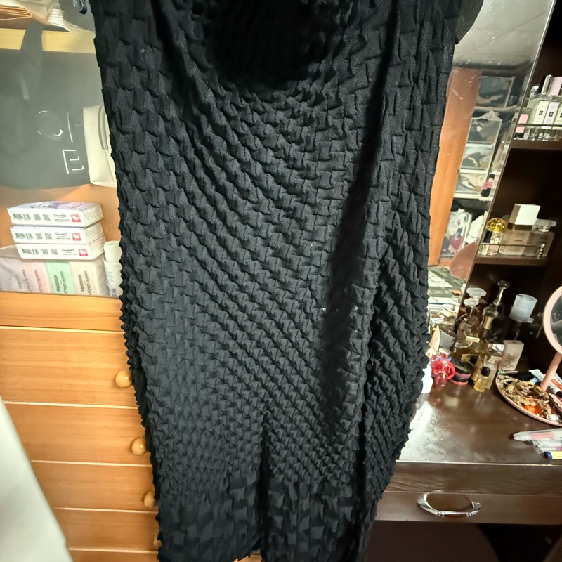 三宅一生🇯🇵Issey Miyake 主線設計黑色華夫格系列洋裝-2