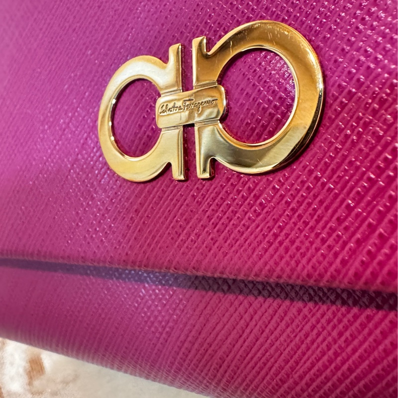 全新Salvatore Ferragamo 經典馬蹄牛皮三折長夾-24