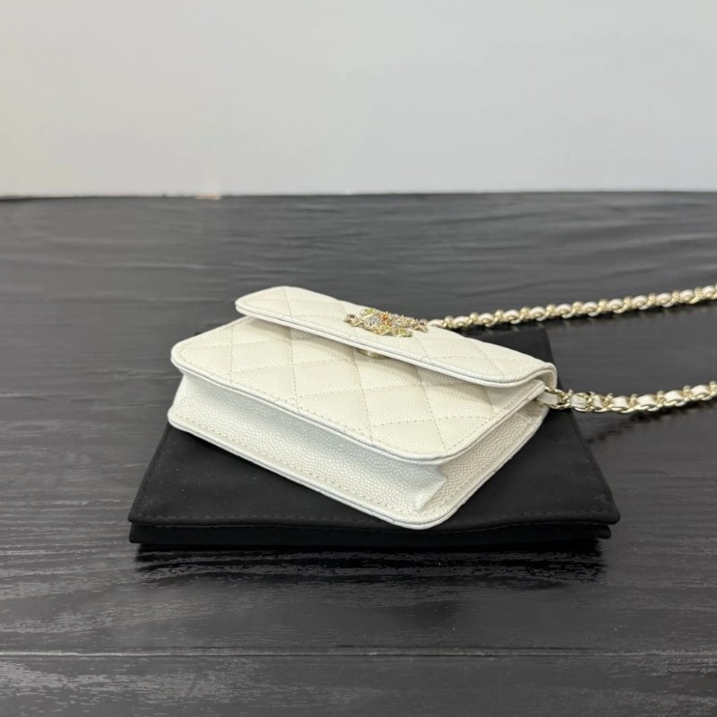 CHANEL 白色VIC生日禮物彩色寶石斜背包 2.5*10*3.5 99新配件盒子塵袋-2