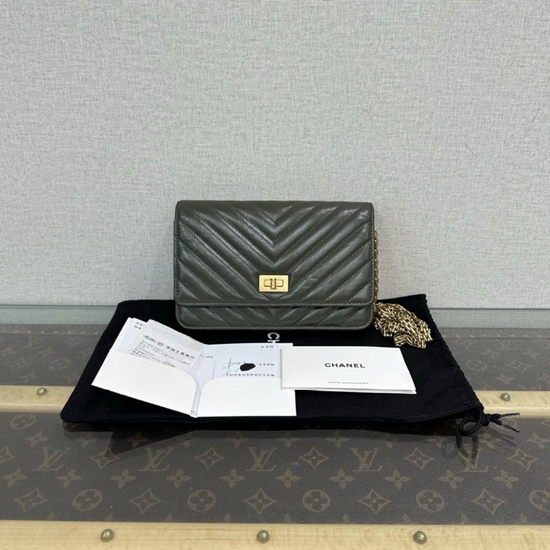 CHANEL 22K綠金V紋2.55woc肩背斜背包 19*12*4.5 99新配件塵袋購證-0